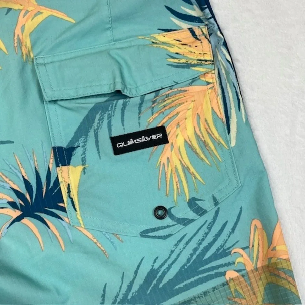 Quiksilver Highline Scallop 19‎ Mens Boardshorts Teal Palm Leaf Size 29 NWT